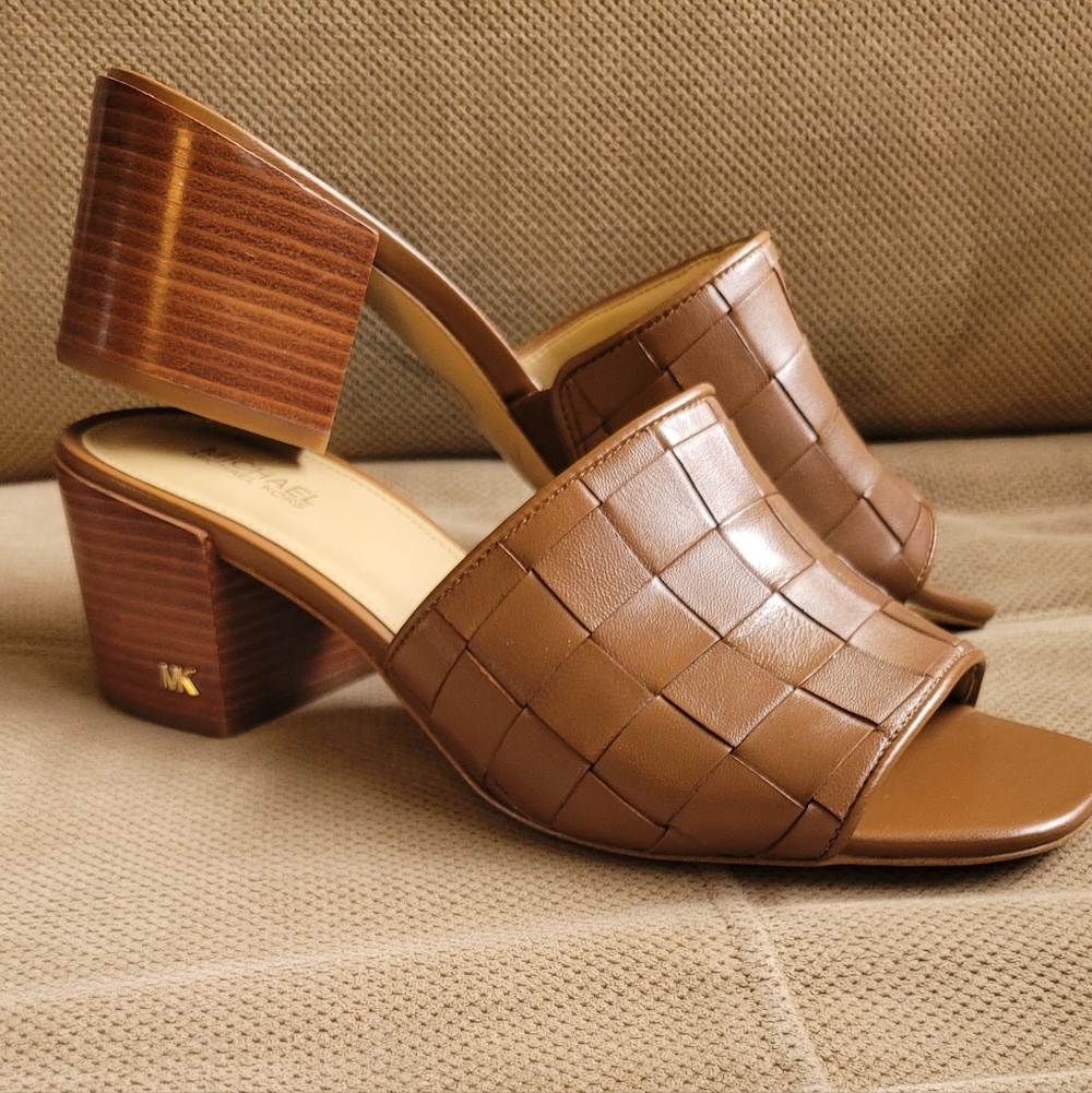Michael Kors Tan Block Heel Mules Great Condition! - Picture 2 of 6
